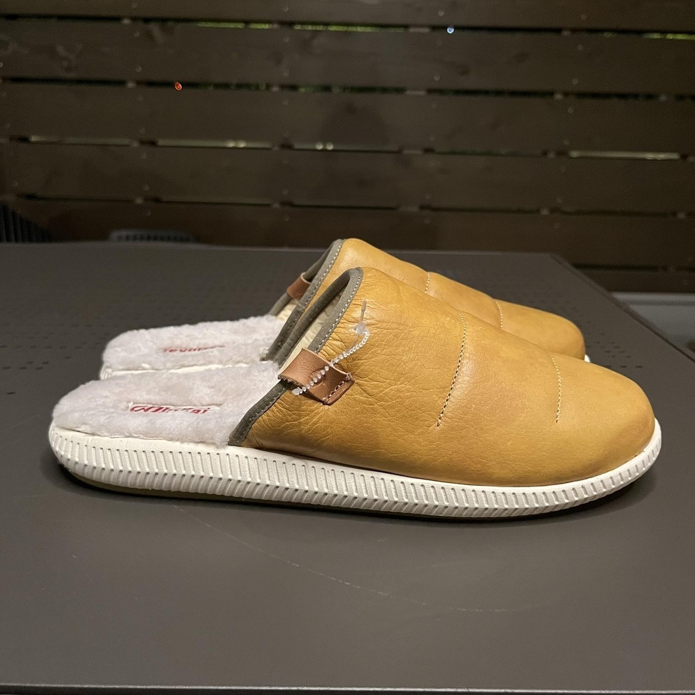 OluKai Shoes Mens Size 11 Tan Mua Ili Leather Fleece Lined House Slippers 10502
